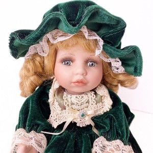 Vintage Collectible Memories Genuine Porcelain  Doll Wind Up Camille *Read